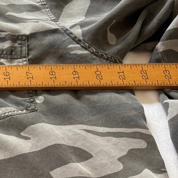 Express Camouflage Tunic Shirt with Convertible Tab/Button Sleeves, Size Medium - Picture 9 of 11